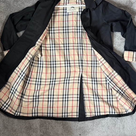 Burberry Carmen Black Coat - Picture 6 of 12